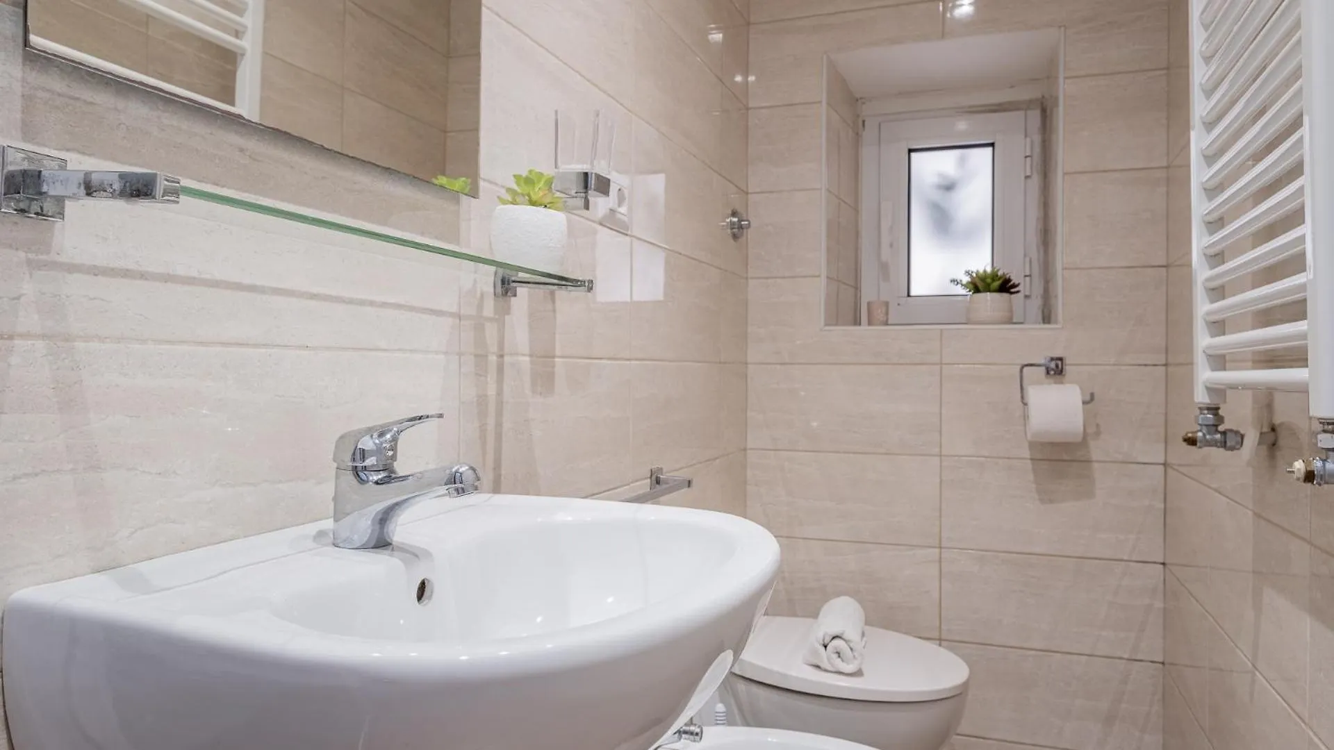 Castel Sant Angelo'S Harmonious Apartment